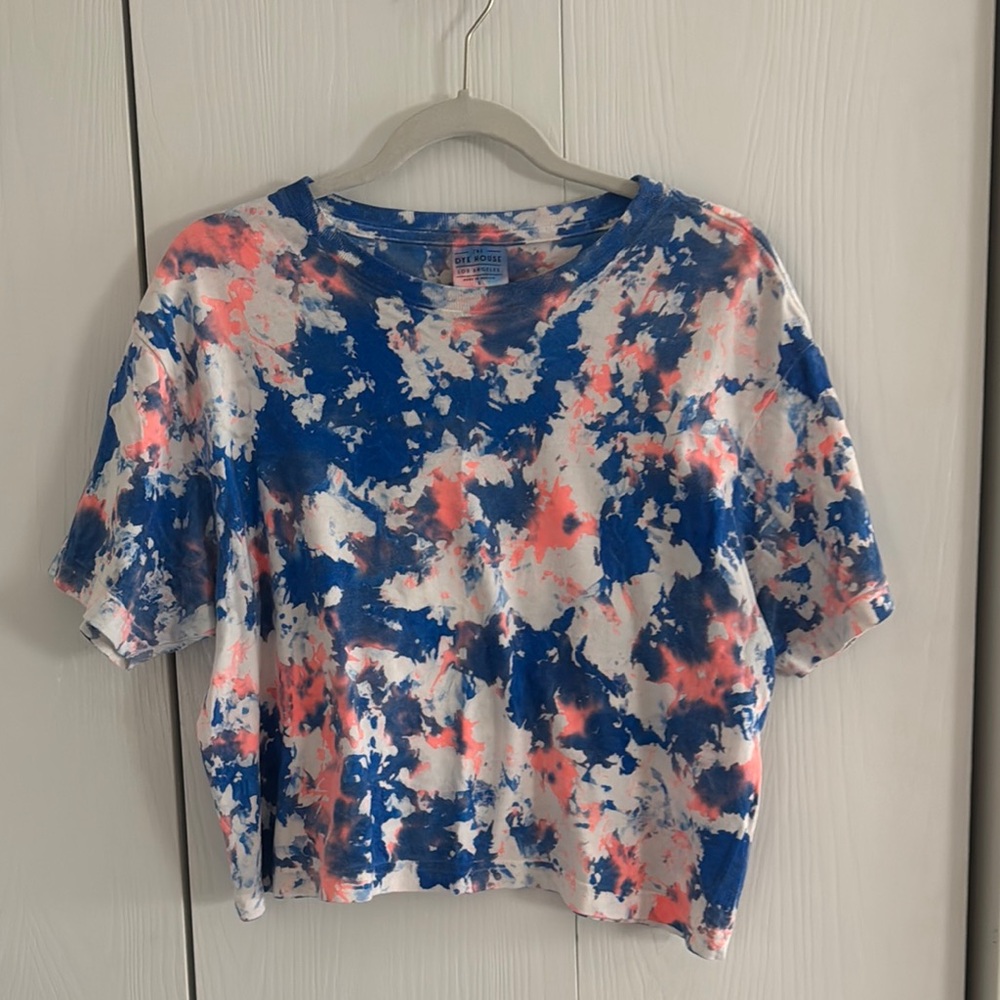 Blue and Pink Graphic Crop T-Shirt